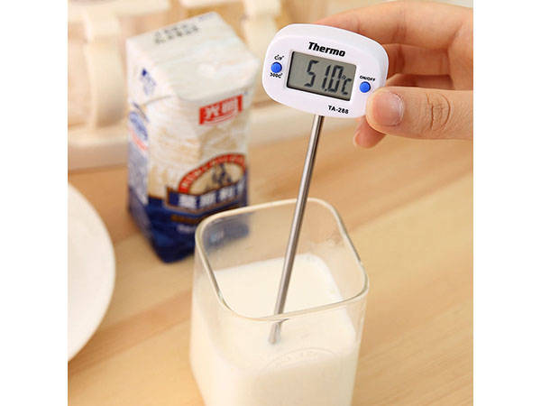 Skaitmeminis termometras mėsos, skysčių, pyragų, kepsninių ir kt. vidinei ar išorinei temperatūrai matuoti
