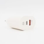 20 W įkroviklio USB-A ir USB-C PD lizdai