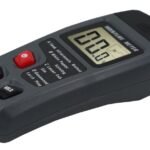 Juodas medienos drėgmės matuoklis su LCD ekranu ir valdymo mygtukais